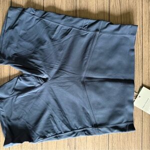 HALARA Women's Dark Gray Bike Shorts